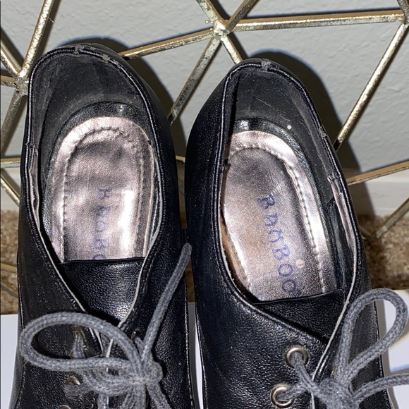 Black boots - Picture 2 of 3